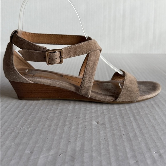 Sofft Tan Suede Innis Low Wedge Sandals - Picture 6 of 12